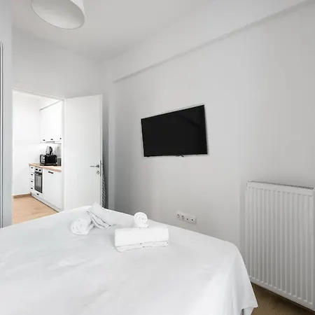 Flaneur, Nilie Hospitality Mgmt