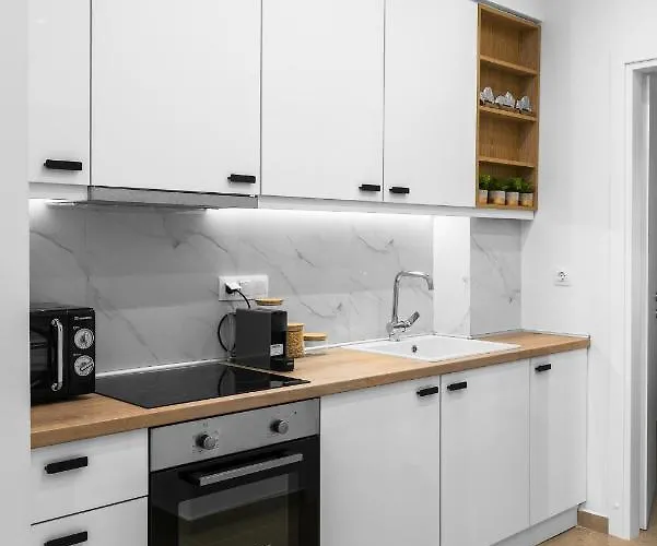 Flaneur, Nilie Hospitality Mgmt * Salonic