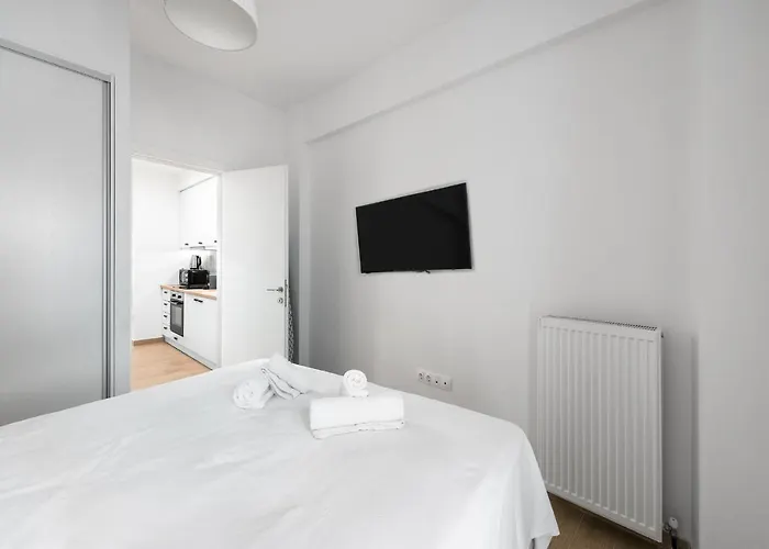 Flaneur, Nilie Hospitality Mgmt